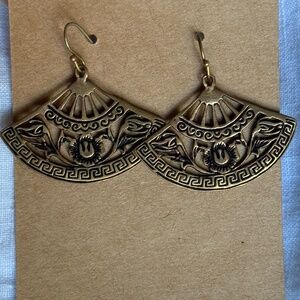 Gorgeous bronze metal fan earrings dangling